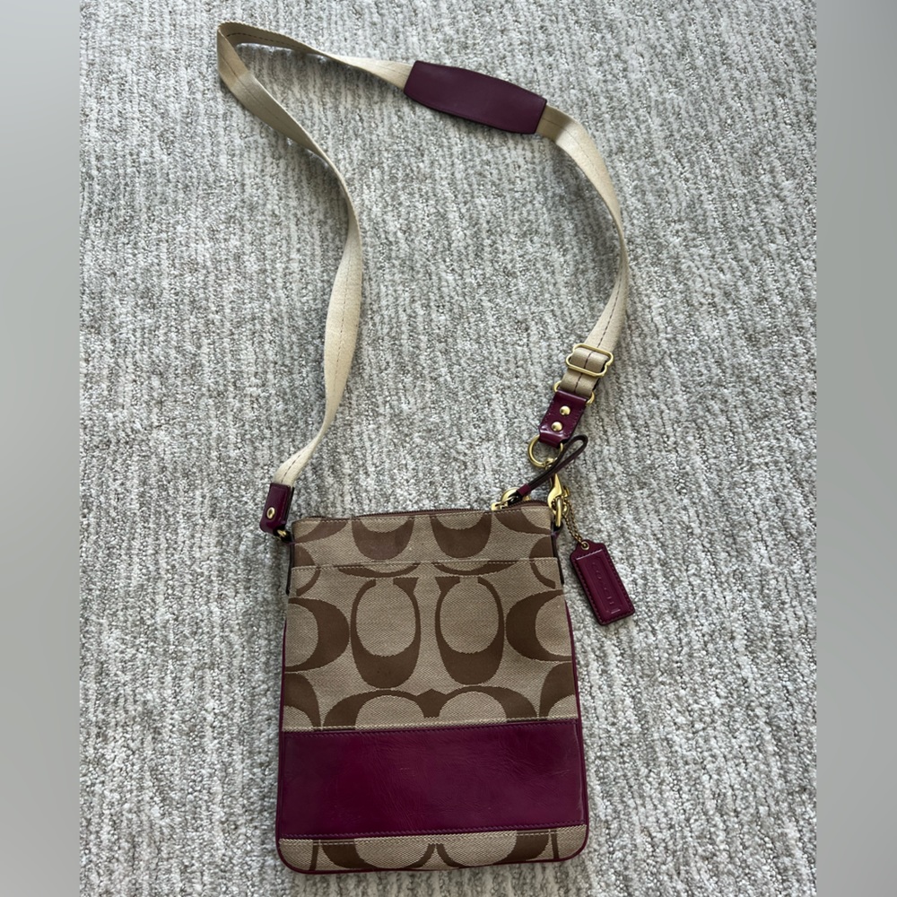 Coach crossbody in iconic print and leather detail
